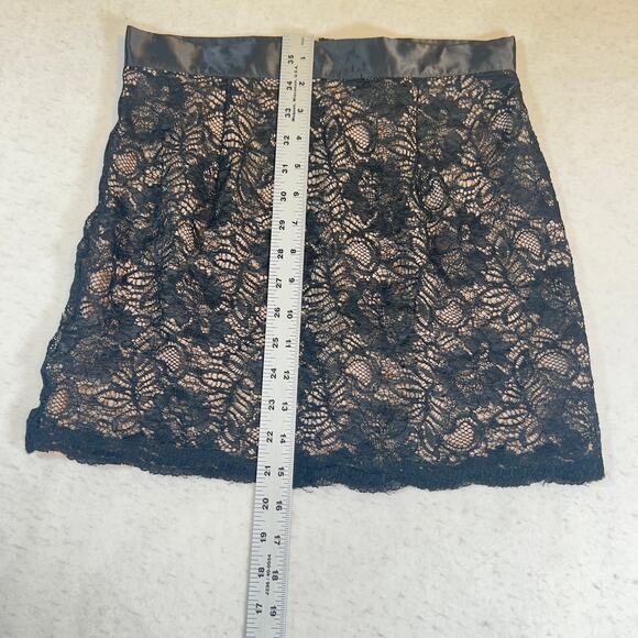 French Connection A-Line Micro-Mini Skirt Lace Woman 6 Black Lace Beige Lining - Picture 3 of 14